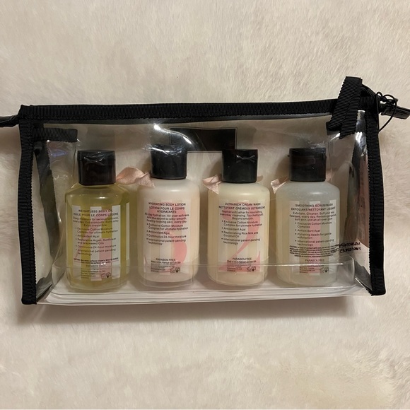 Victoria's Secret Ultimate Moisture To Go Kit - Picture 4 of 6